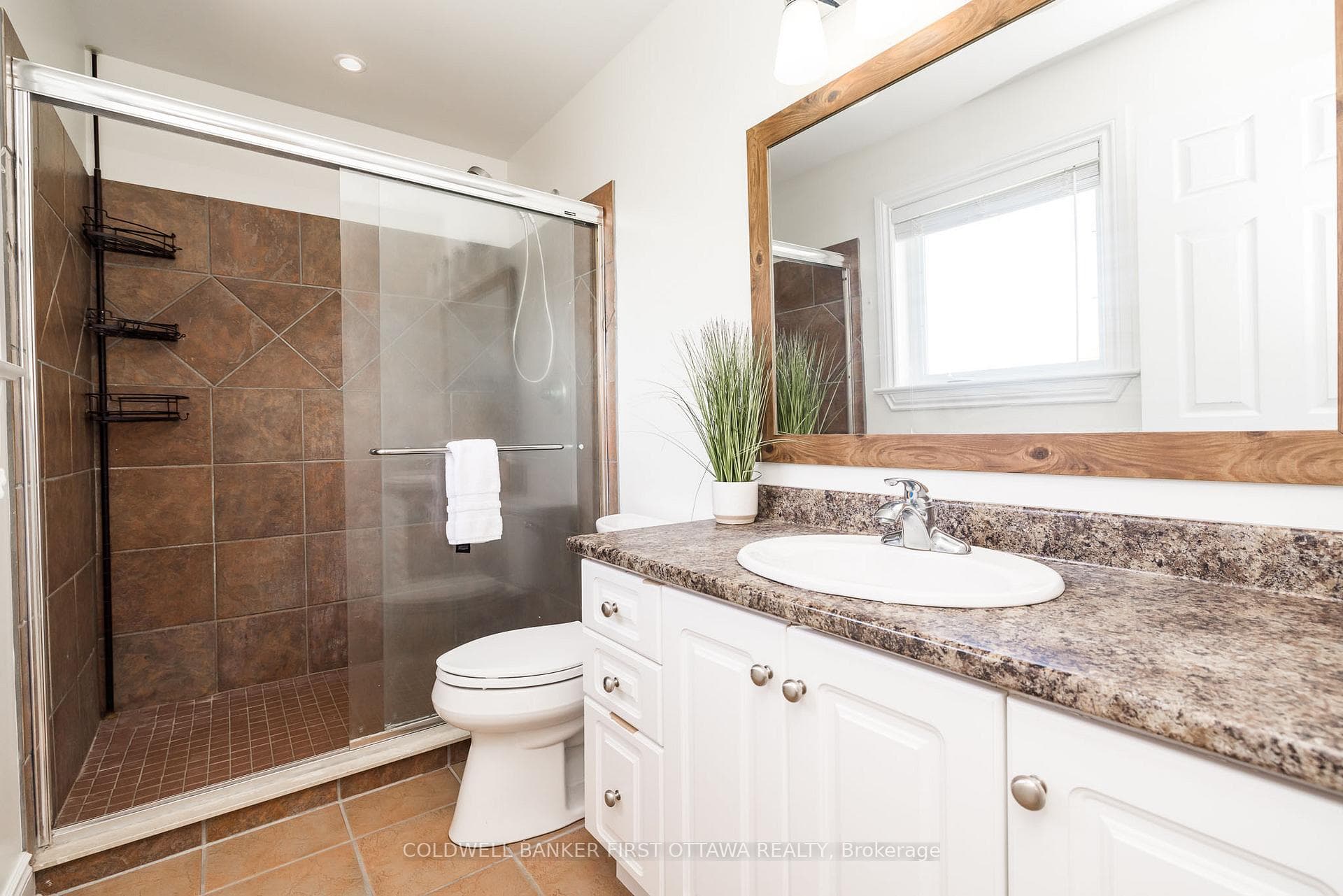187 GLENNCASTLE Drive photo 29