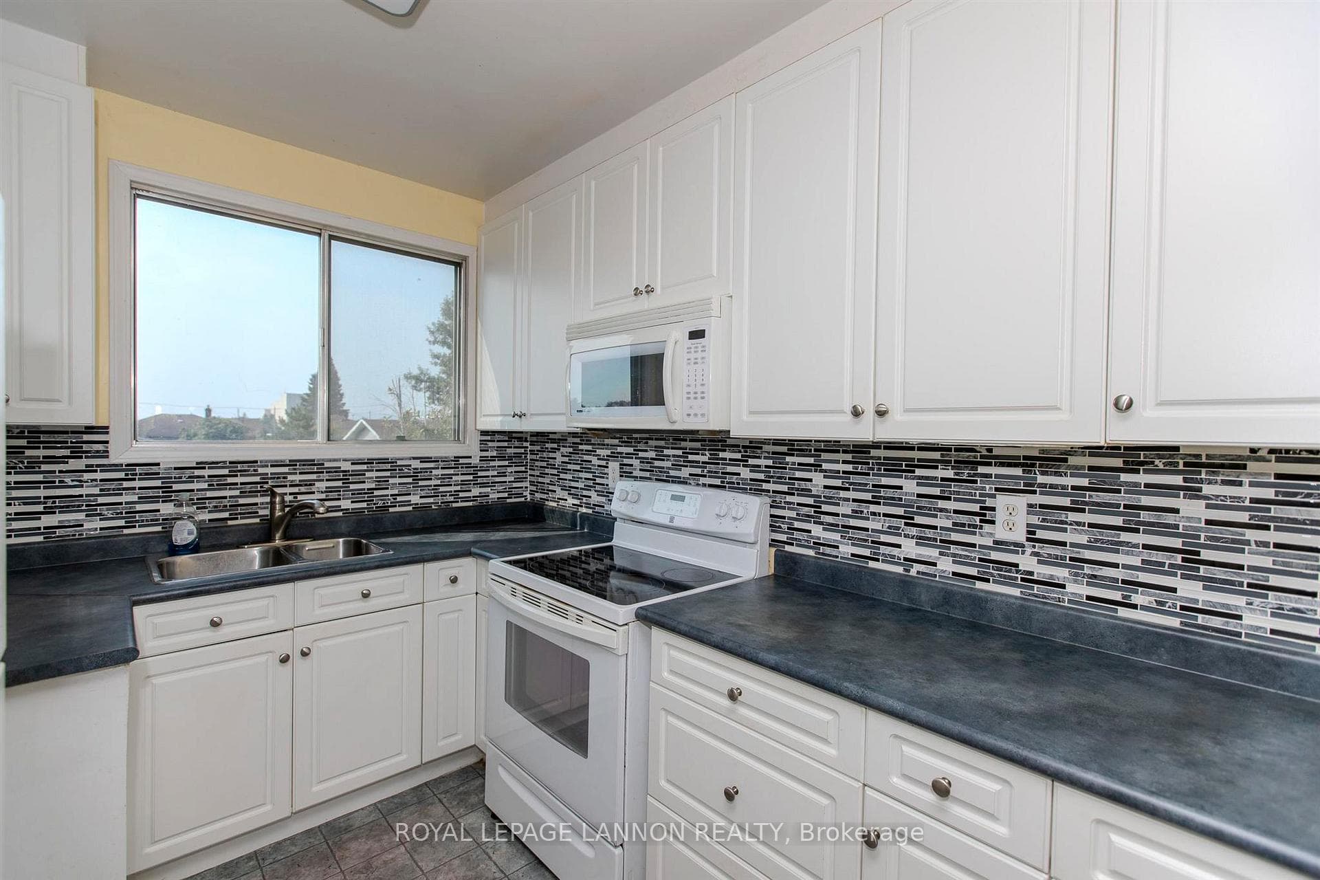 425 Queen Street photo 15