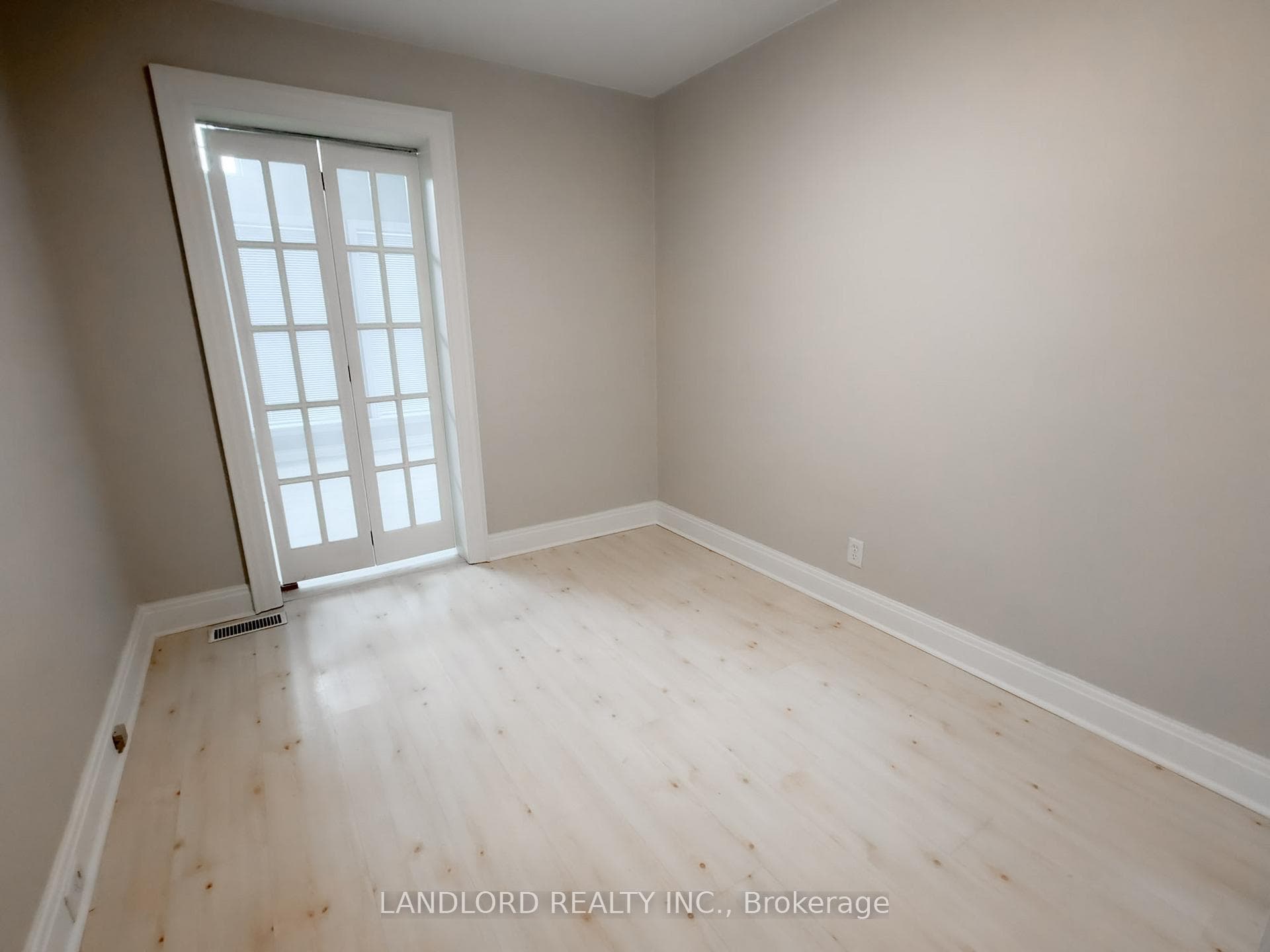 3 Davies Crescent photo 14