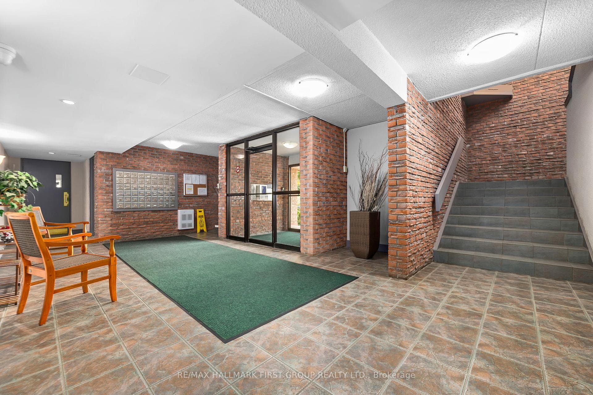 580 Mary Street Unit 104 photo 3