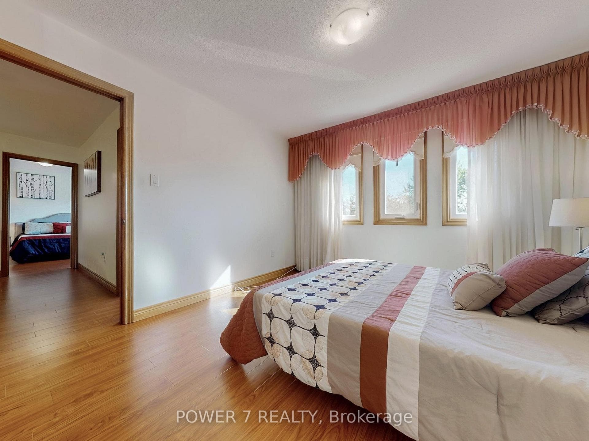 54 Hewlett Crescent photo 35