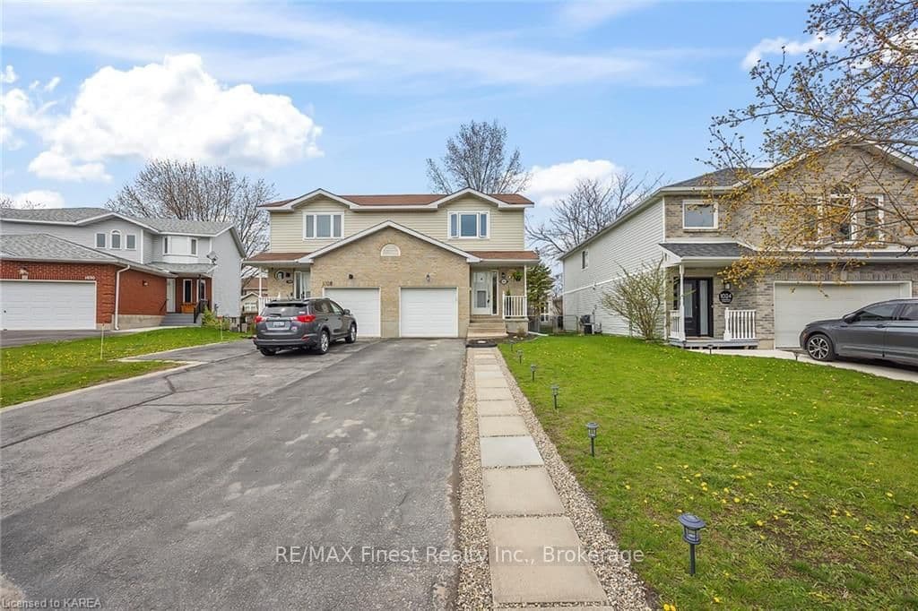 1026 WATERBURY Crescent photo 3