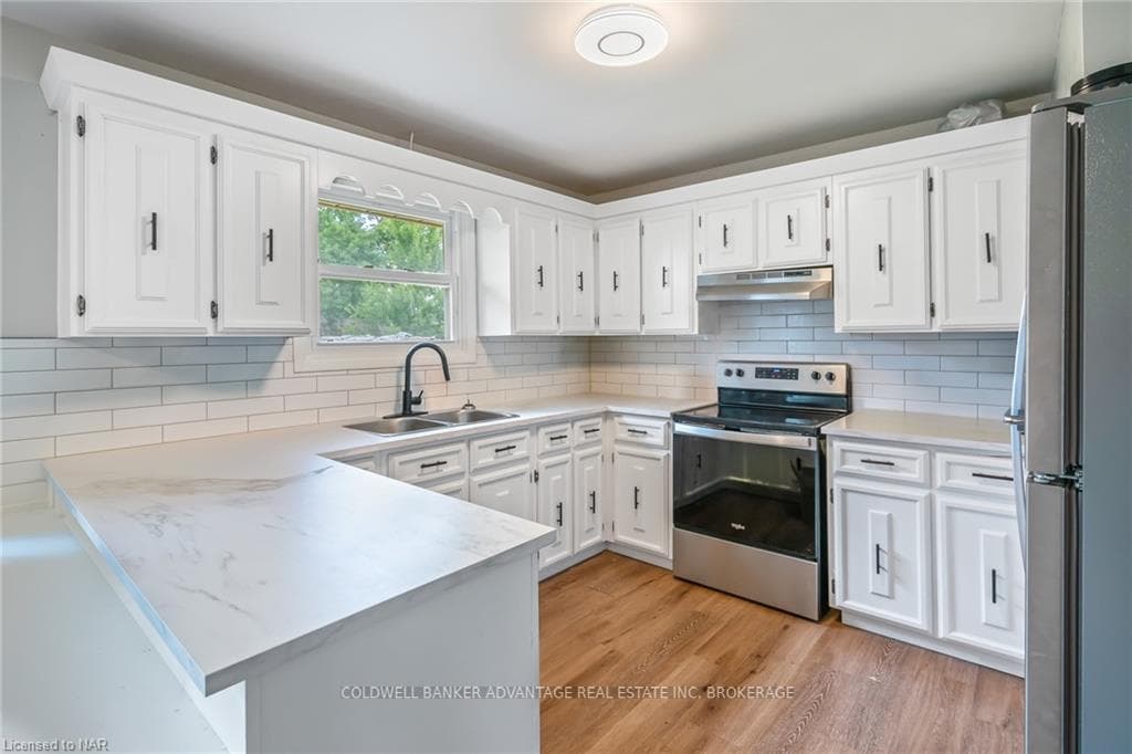 Image has been virtually staged to remove tenant b