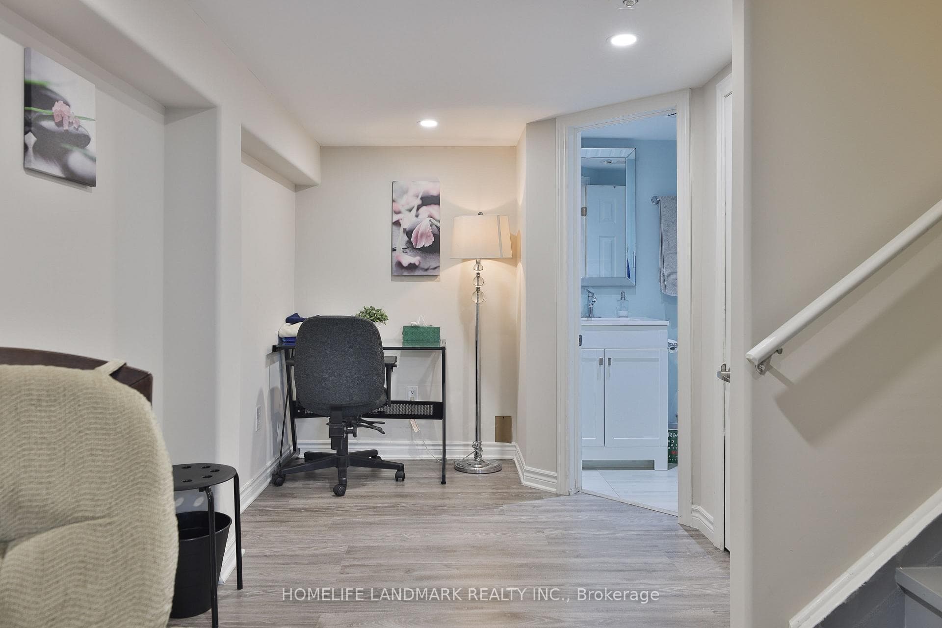 153 Rustle Woods Avenue photo 29