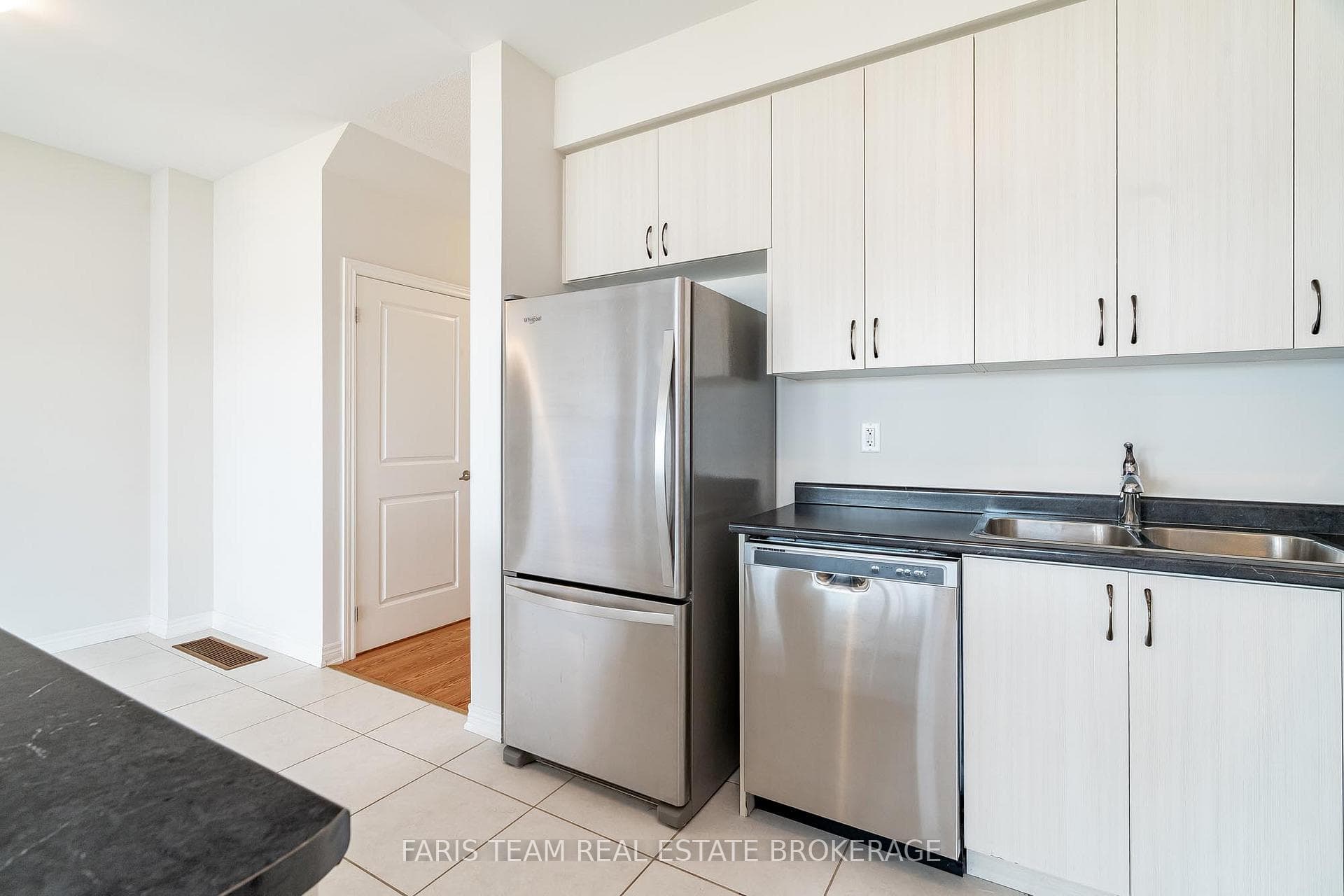 76 Valleybrook Road photo 8