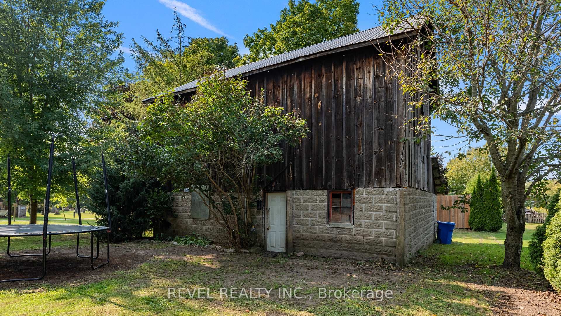 165 Teeter Street photo 31