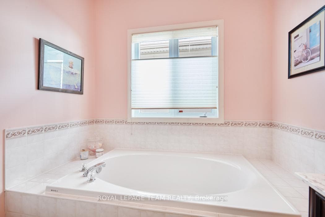 1581 Belleterre Street photo 18