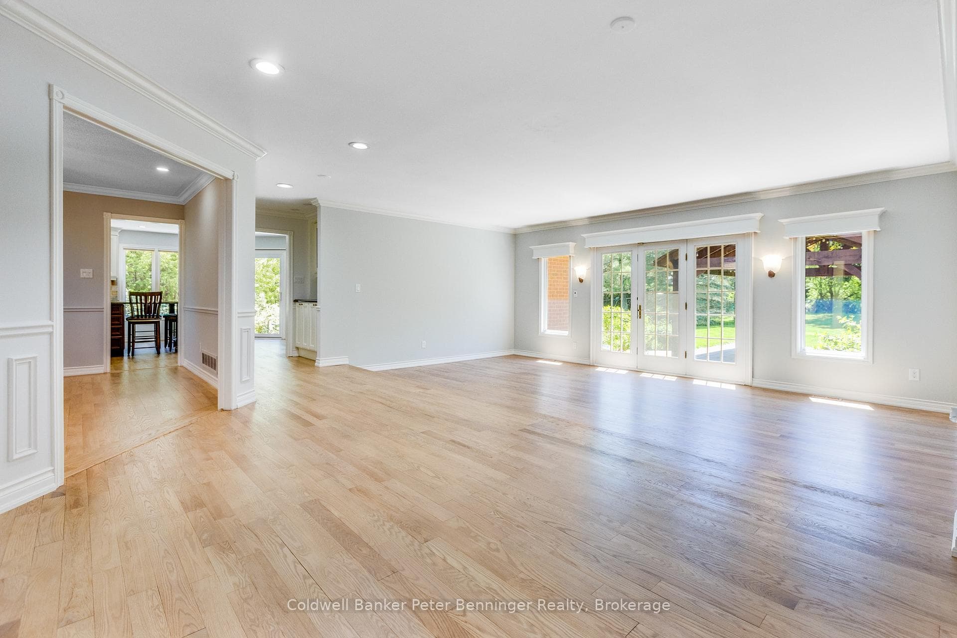 152 Treegrove Circle photo 3