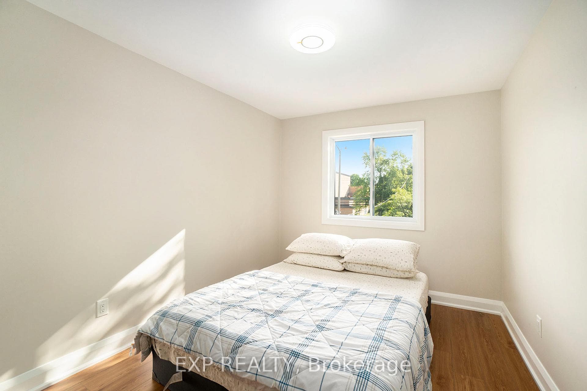 838 St. Laurent Boulevard Unit 3 photo 11