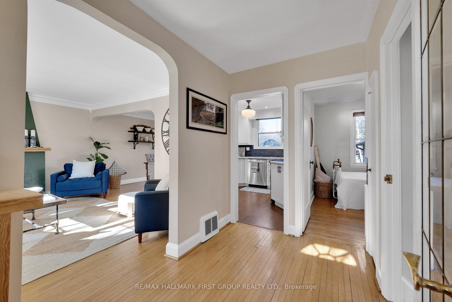 903 Mary Street photo 3
