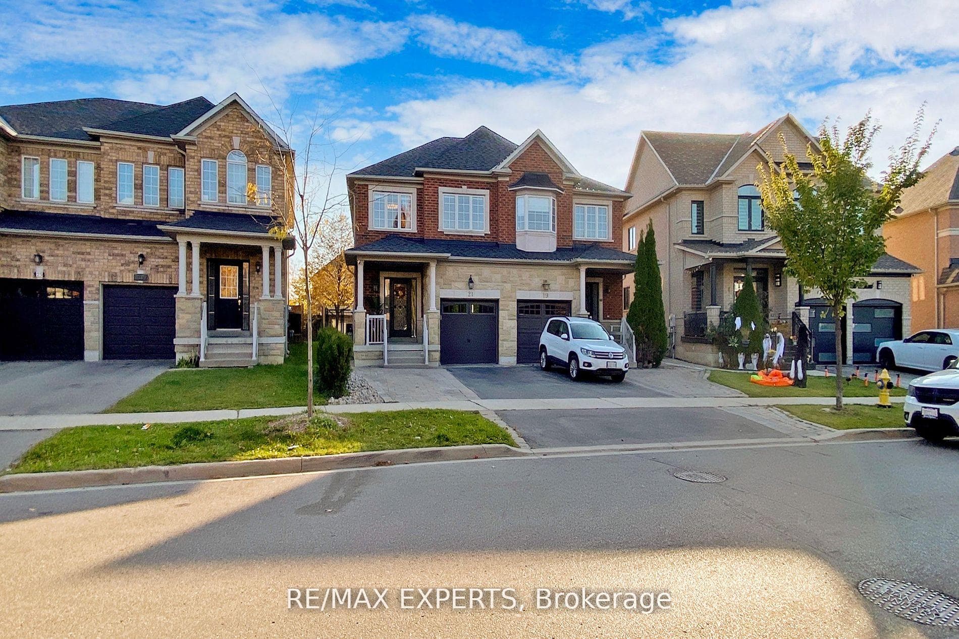21 Twin Hills Crescent photo 1
