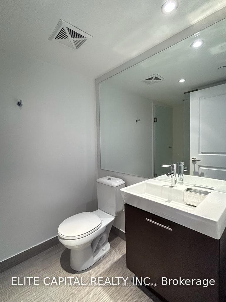 386 Yonge Street Unit 3704 photo 9