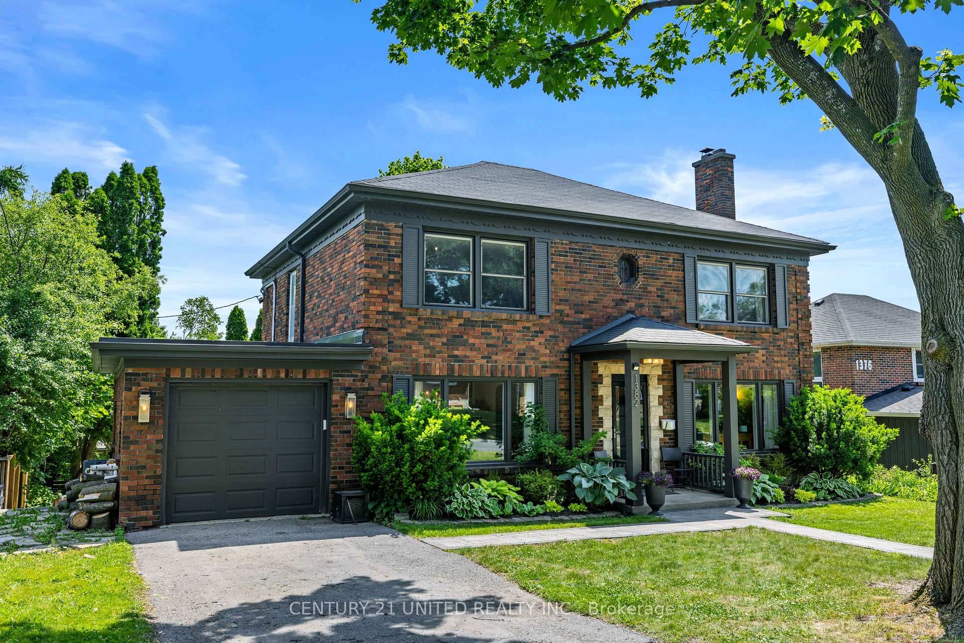 1382 Gordon Avenue photo 1