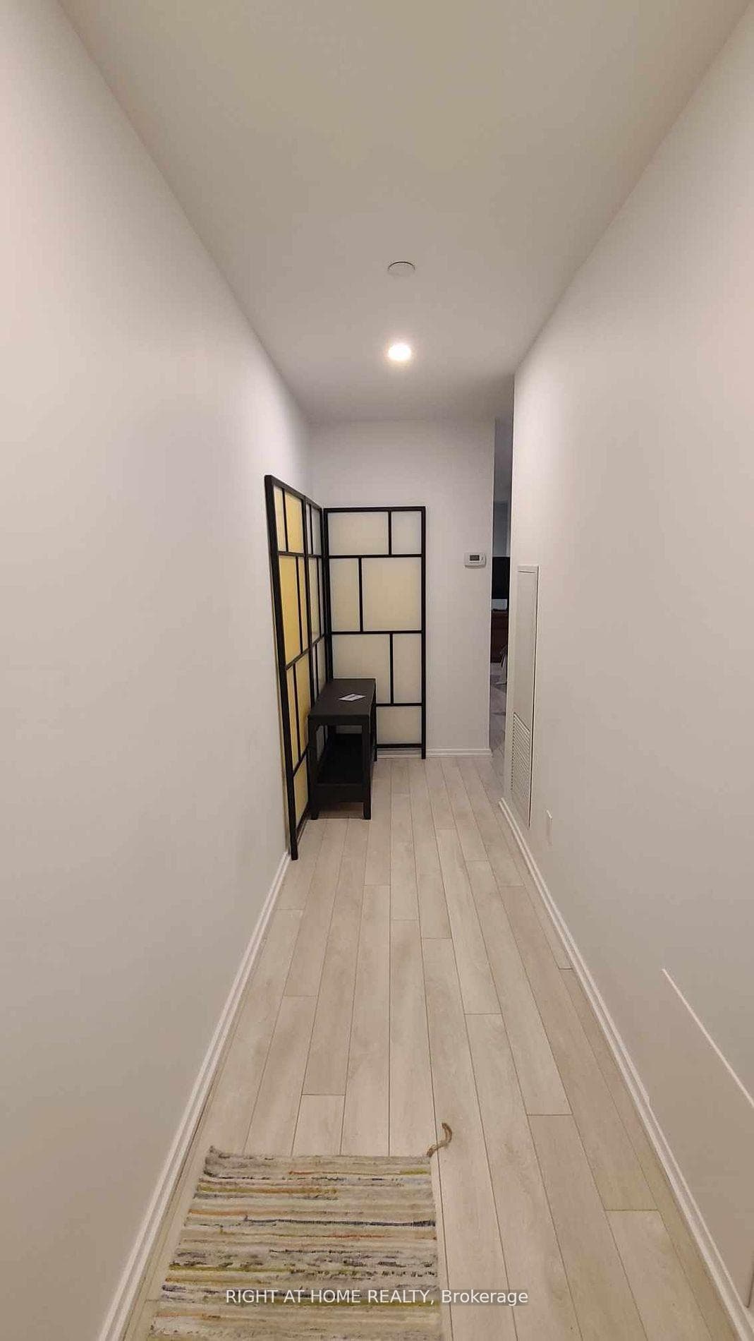 197 Yonge Street Unit 1612 photo 8