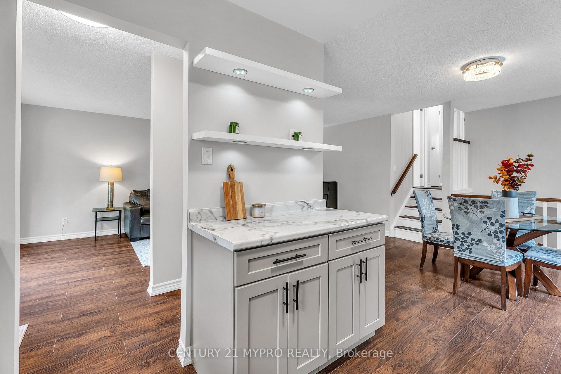 122 Olympic Crescent photo 12