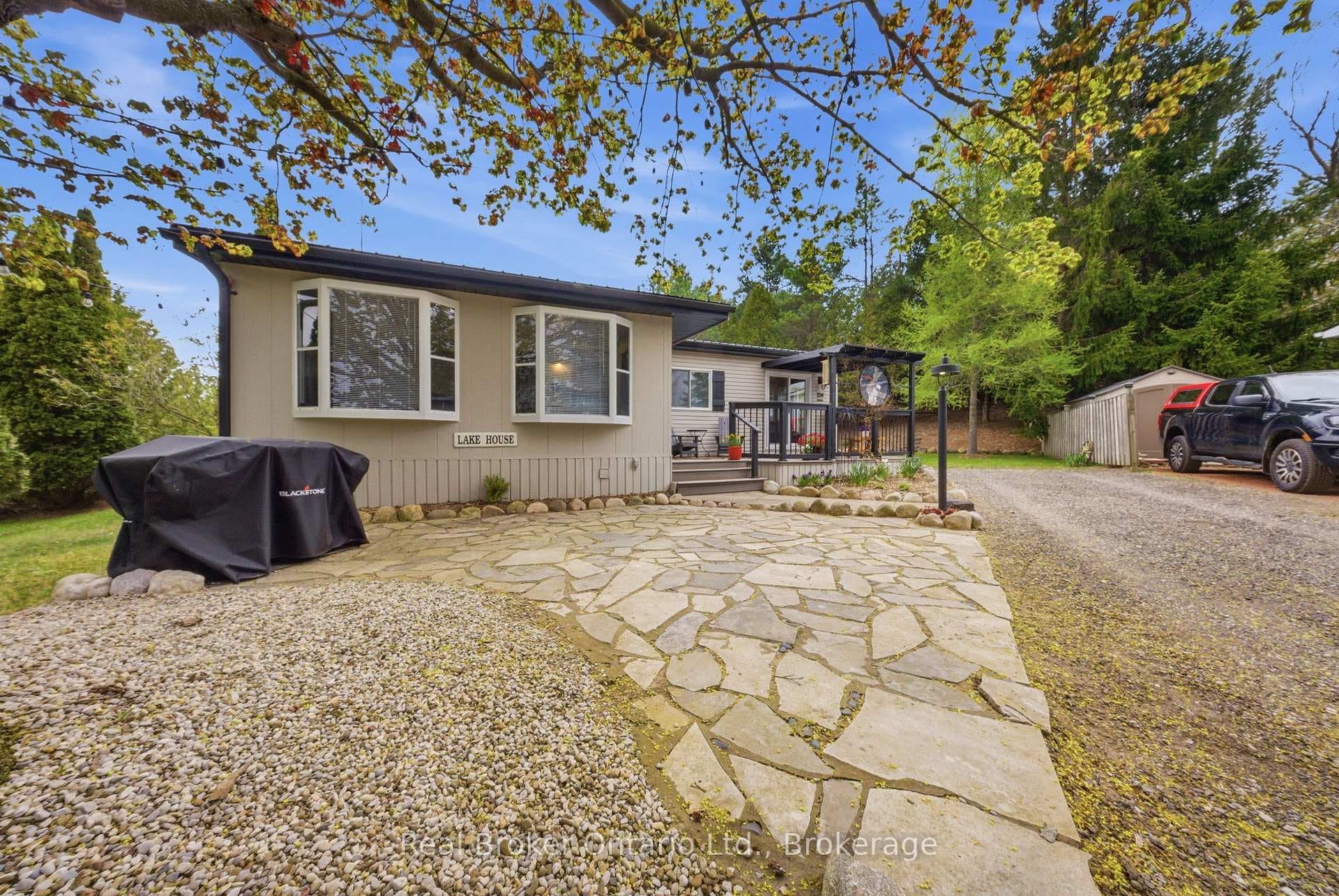 230 Mountain Ash Road photo 20