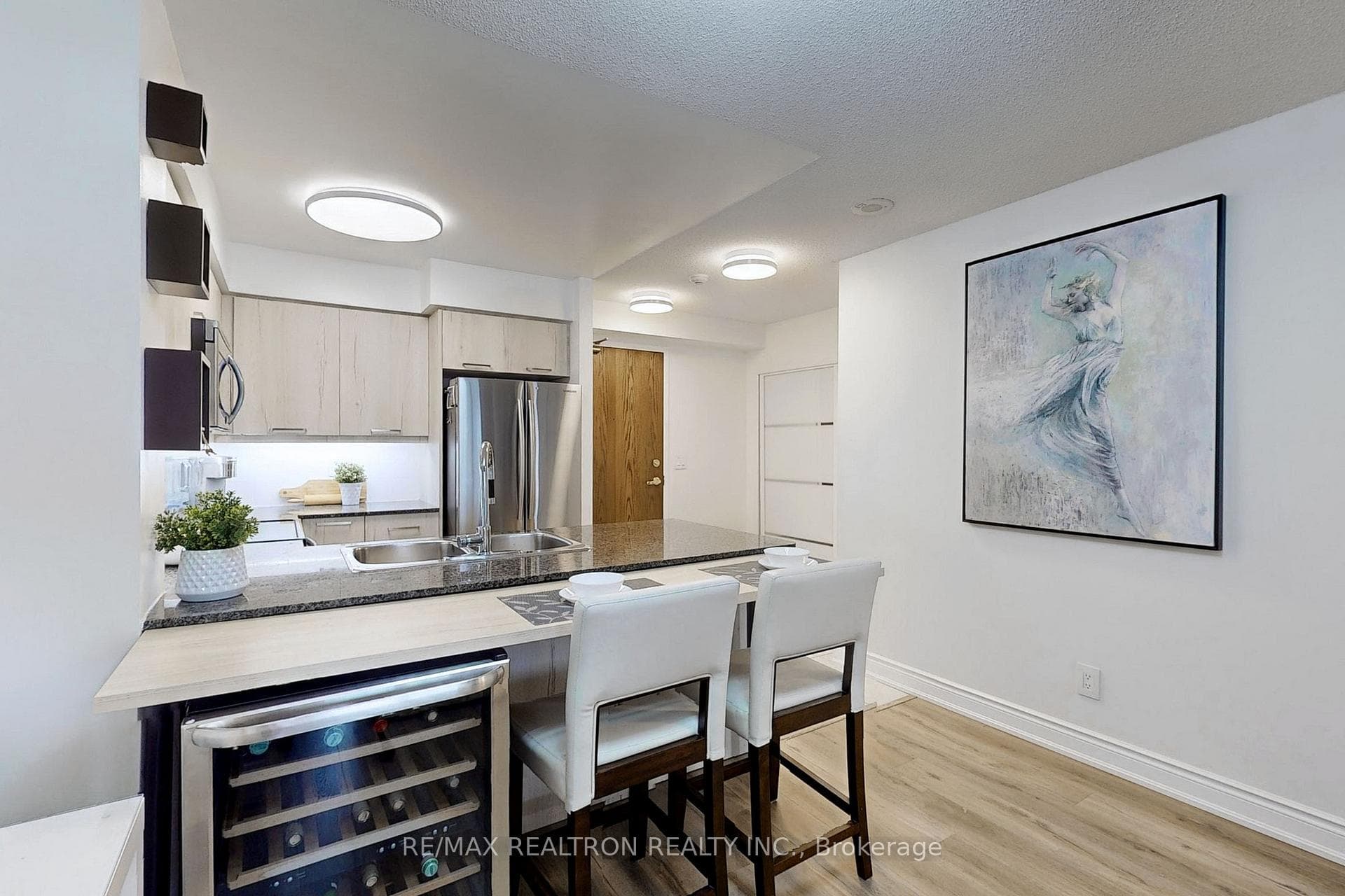 185 Oneida Crescent Unit 908 photo 8