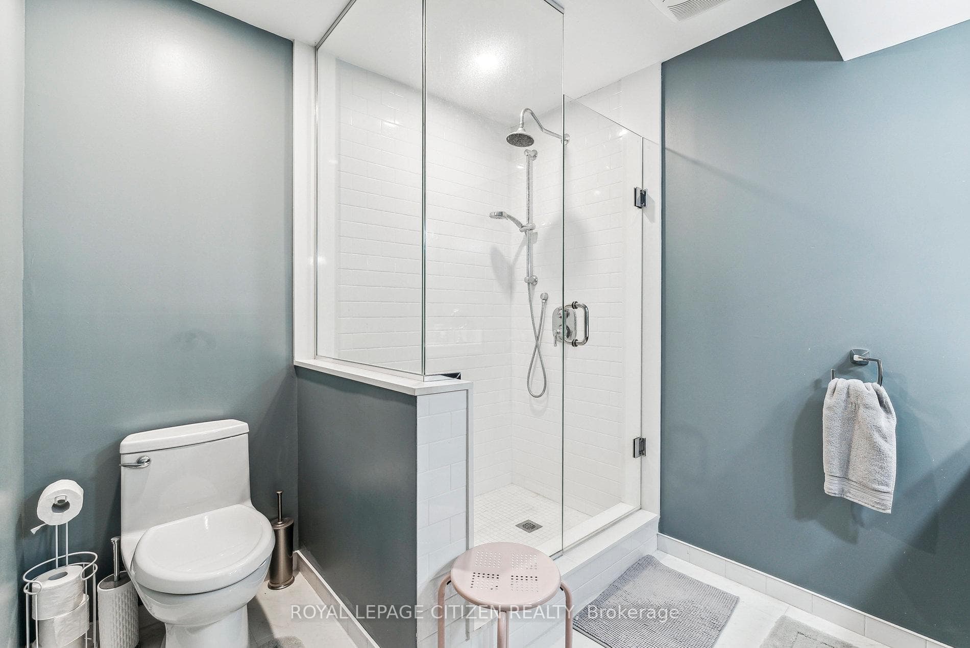 722 The Queensway N/A photo 22