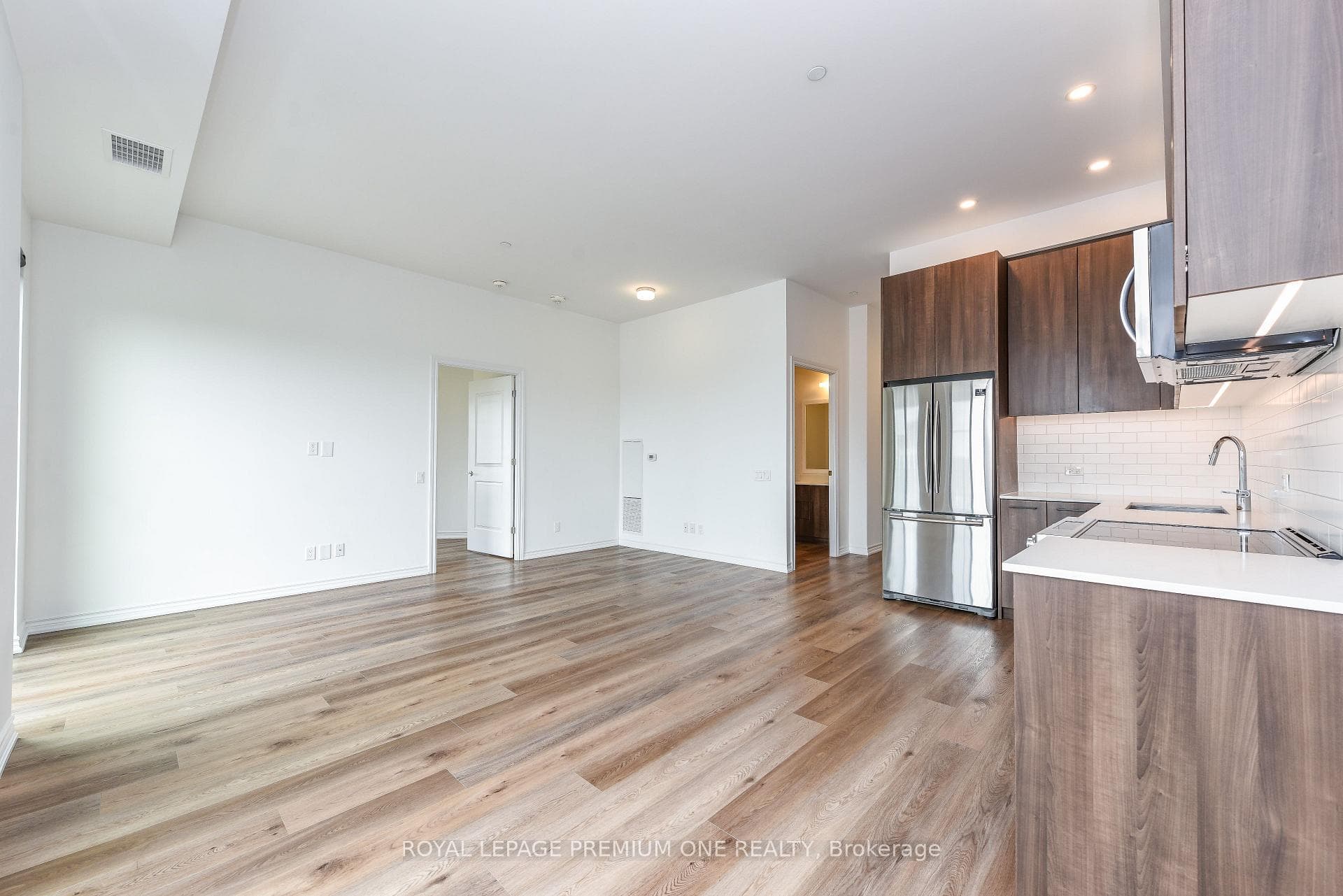 571 PRINCE EDWARD Drive Unit PH06 photo 19