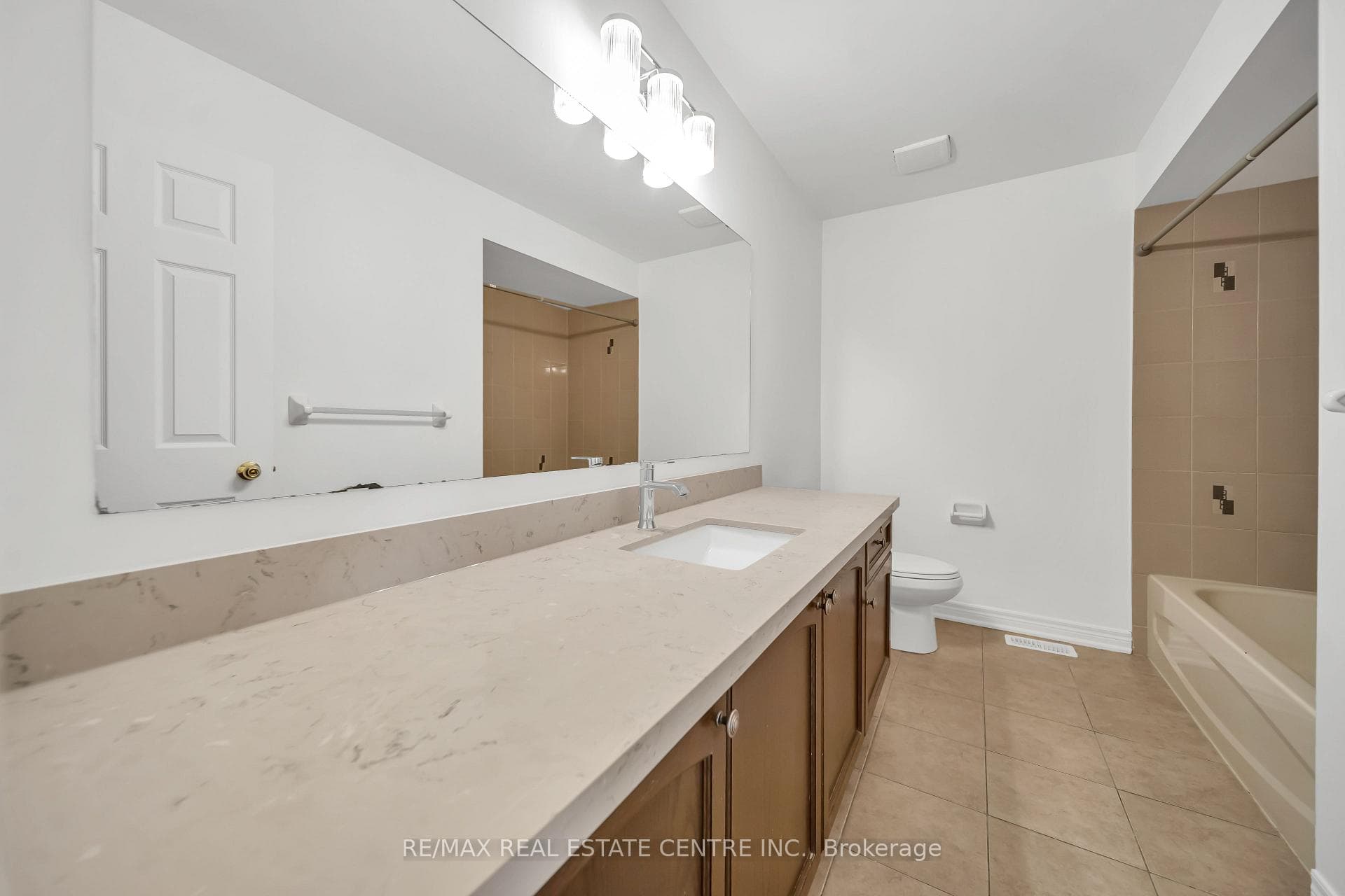 8 Munch Place photo 37