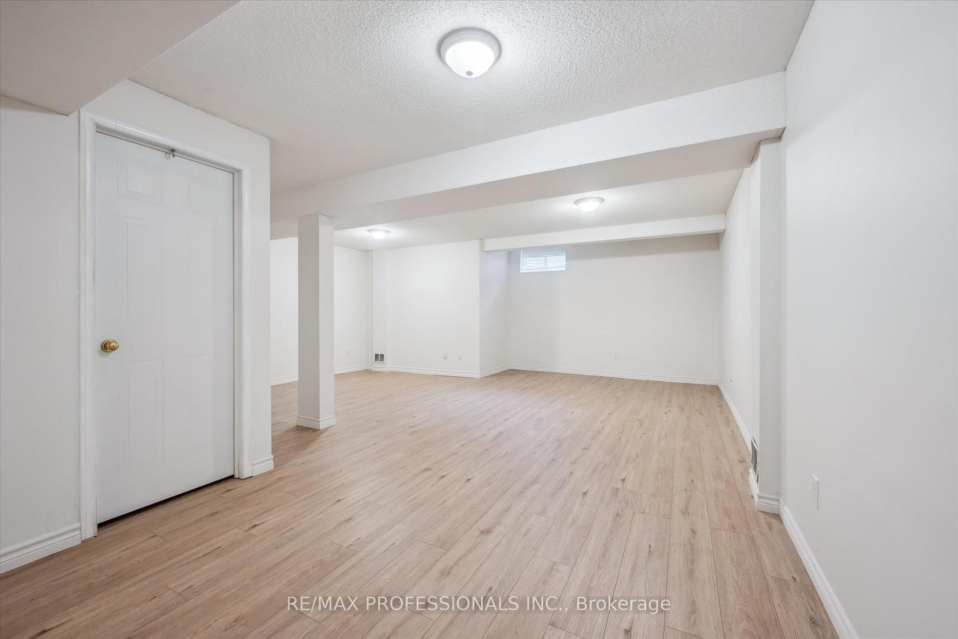 165 Silurian Drive photo 23
