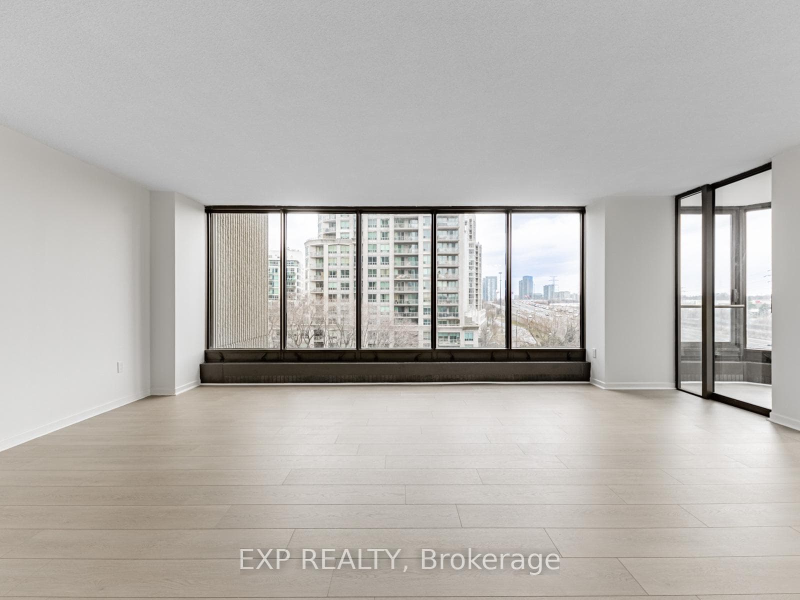 2045 Lake Shore Boulevard Unit 609 photo 11