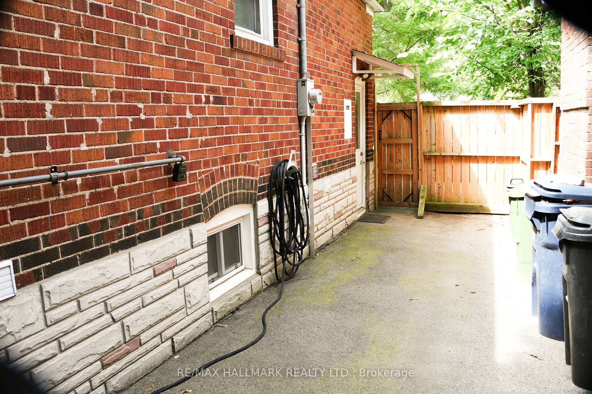 1191 Islington Avenue Unit Basement photo 4