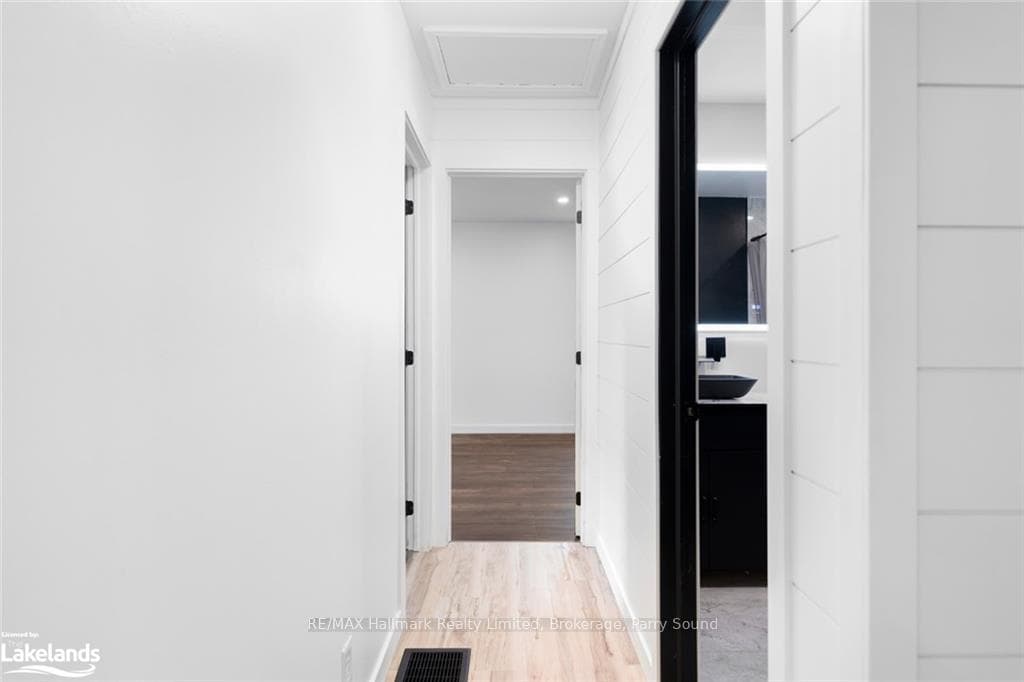 7 MAPLEVIEW Drive photo 16