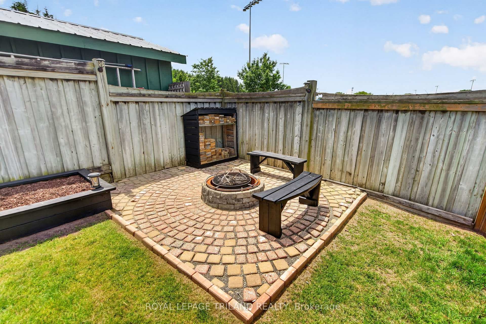 56 Parkview Crescent photo 44