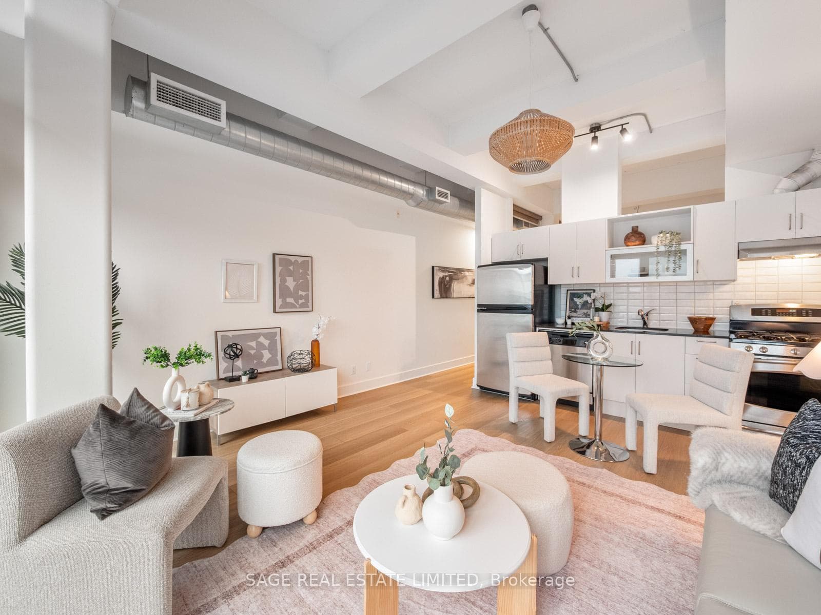 233 Carlaw Avenue Unit 811 photo 8