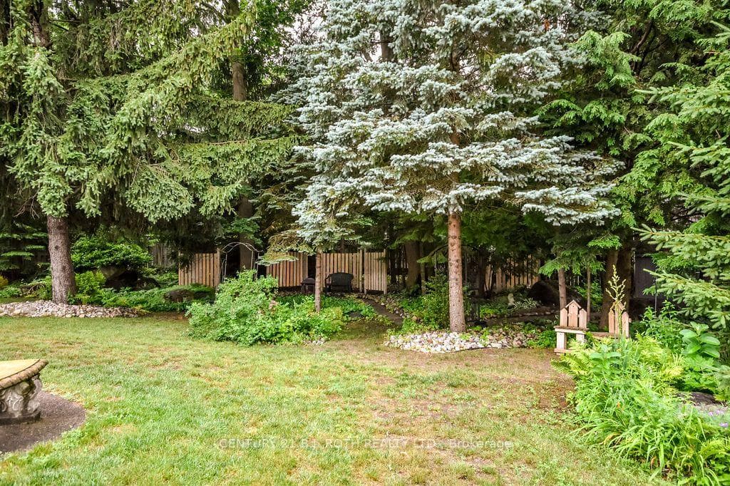 1037 Glen Eagles Crescent photo 44