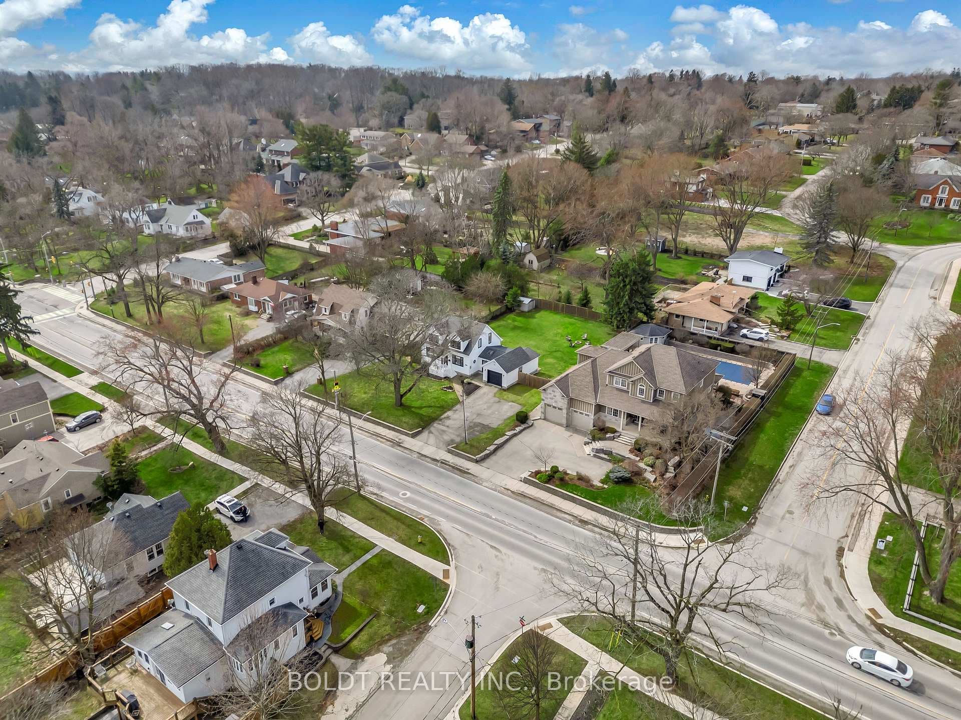 1368 Pelham Street photo 37