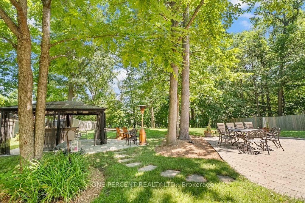 583 Stephens Crescent photo 41