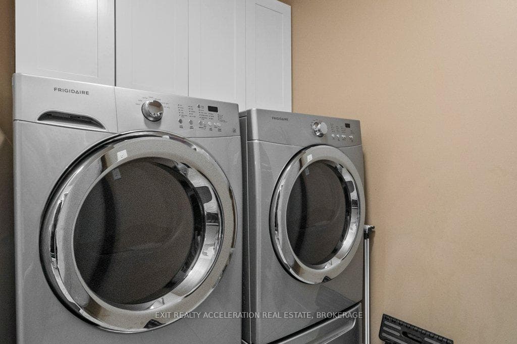 Primary Ensuite Laundry