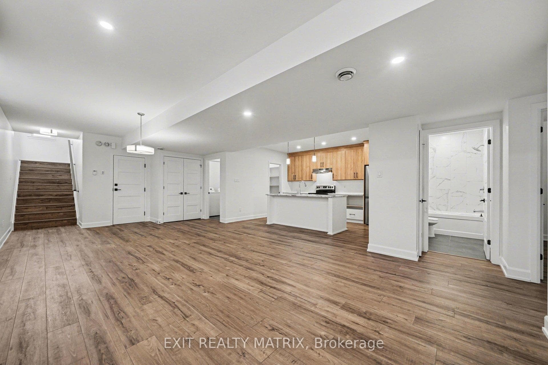 819 Namur Street photo 19
