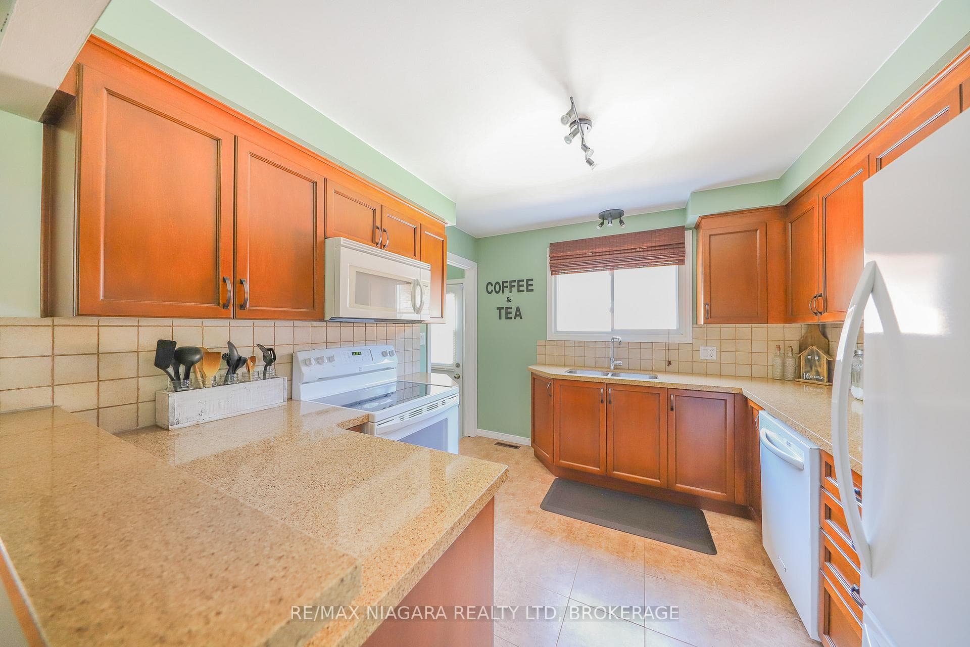 42 Seymour Avenue photo 9