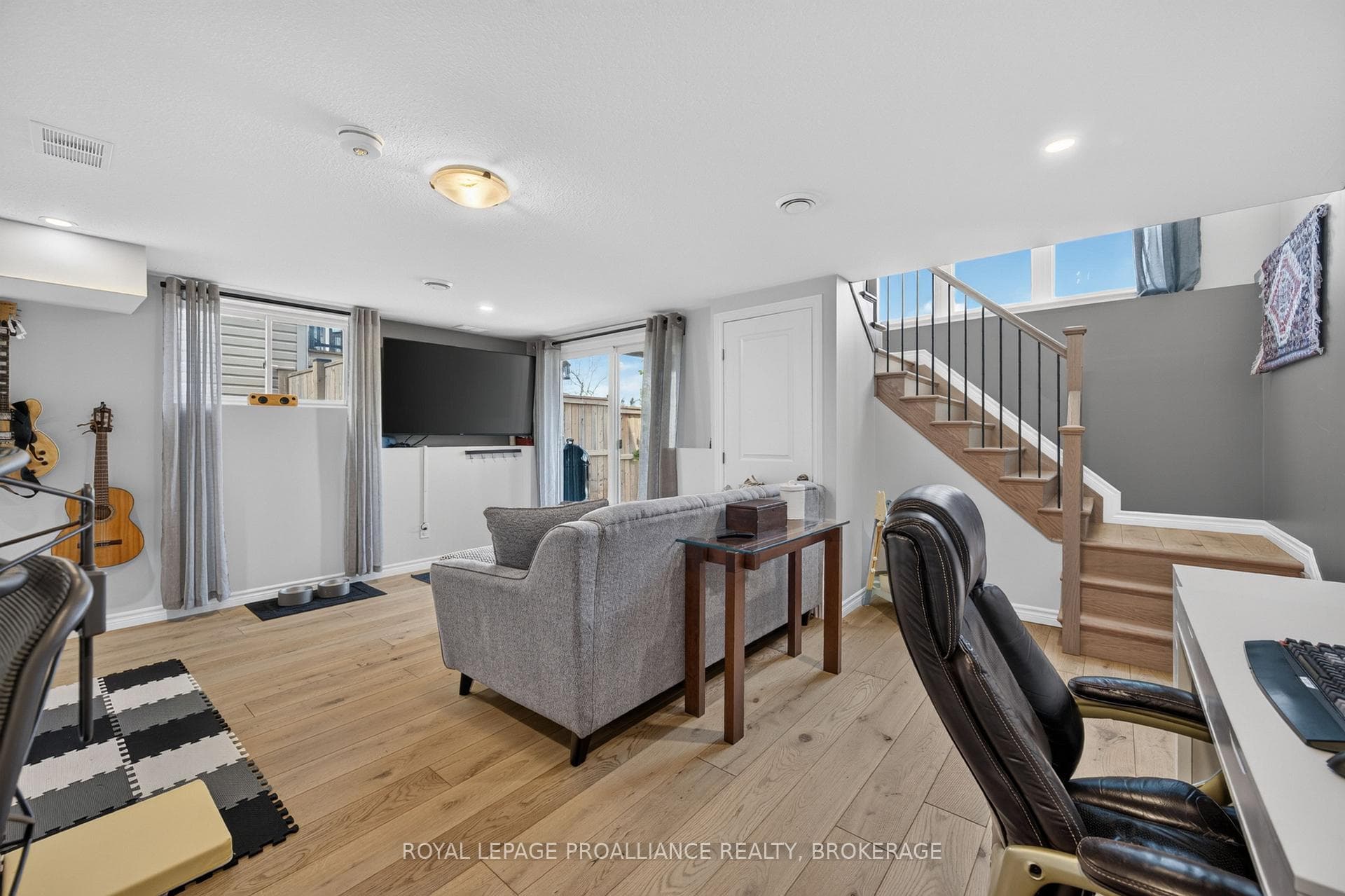 378 Buckthorn Drive photo 32