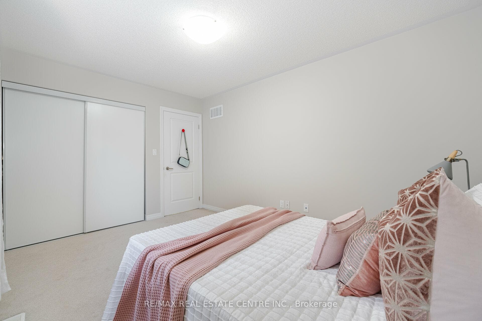 1725 Shelburne Street photo 38