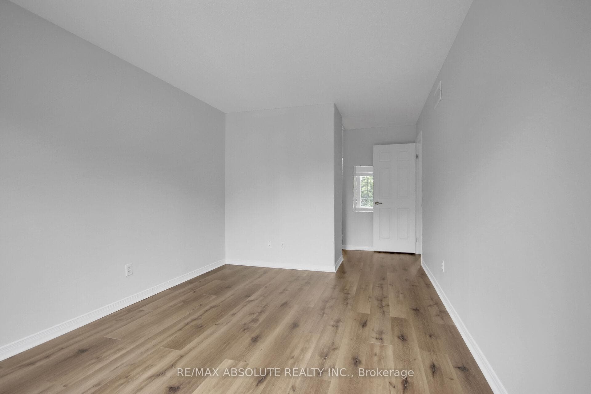 8 Riverbank Court photo 22