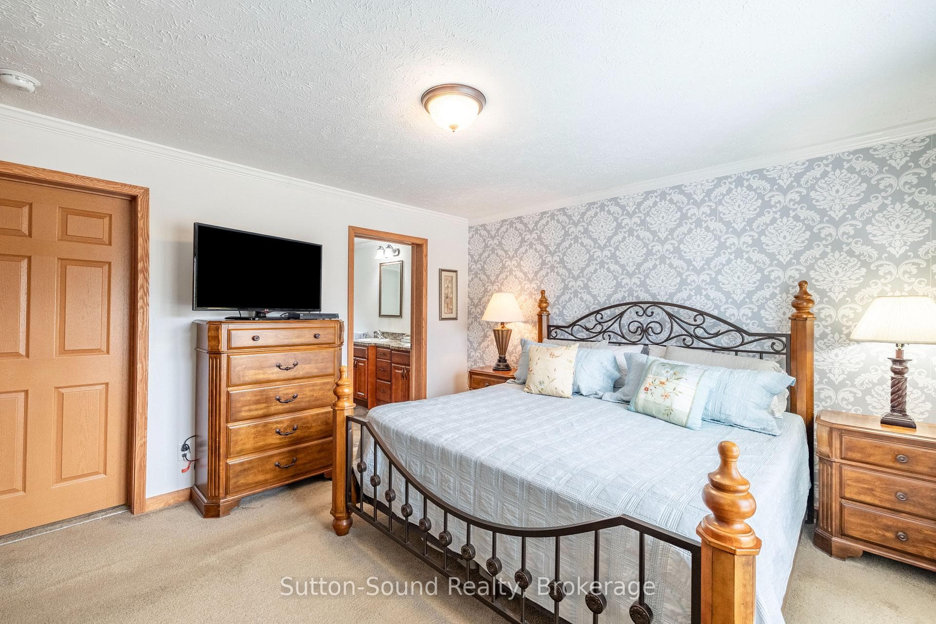 21 Cardinal Avenue photo 16