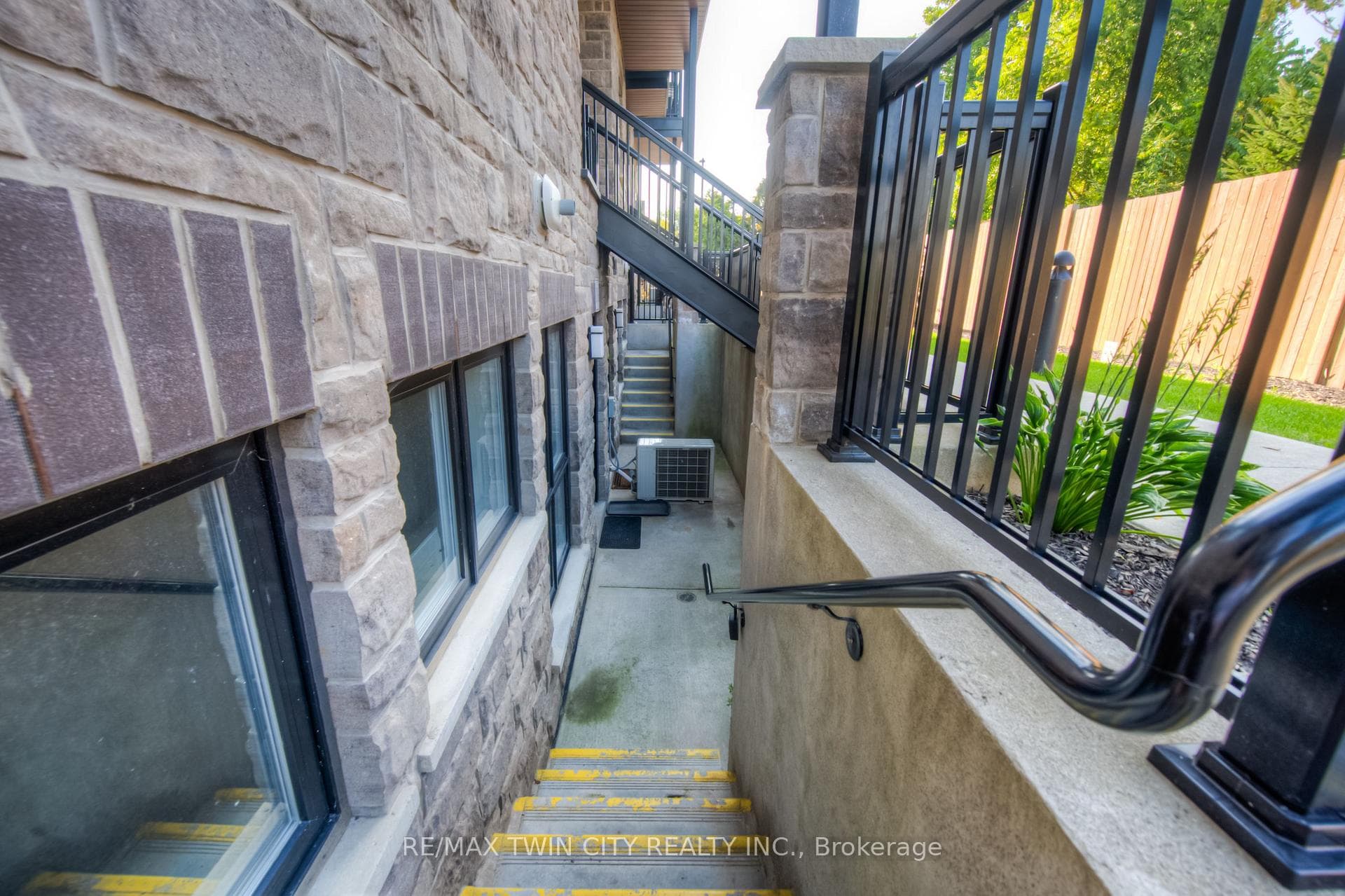 408 Guelph Avenue Unit 6 photo 6