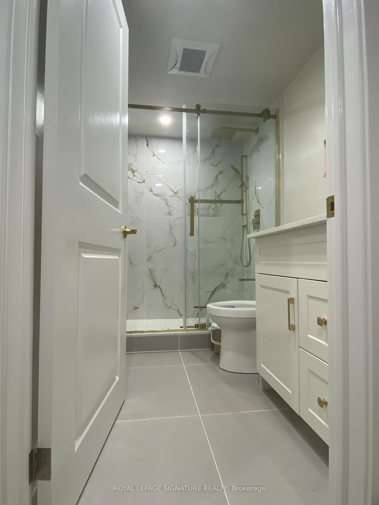 523 Rupert Avenue Unit All inclusive Basement photo 6