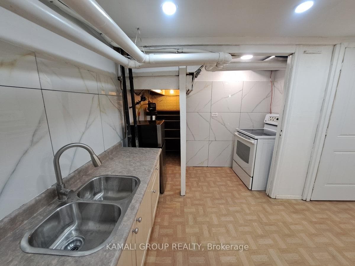 262 John Garland Boulevard photo 23