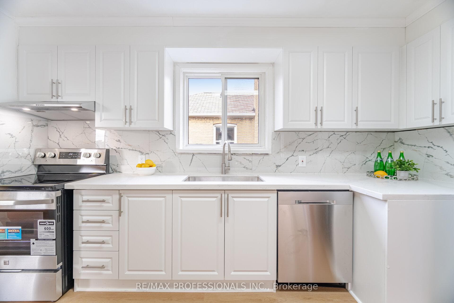 685 Kipling Avenue photo 12