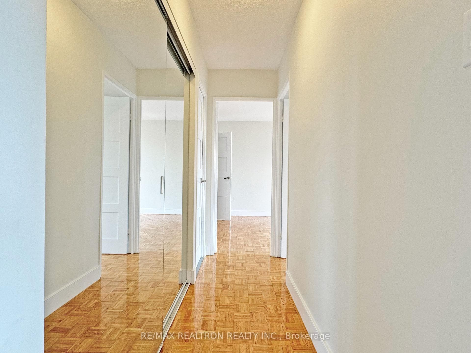 666 Spadina Avenue Unit 903 photo 5