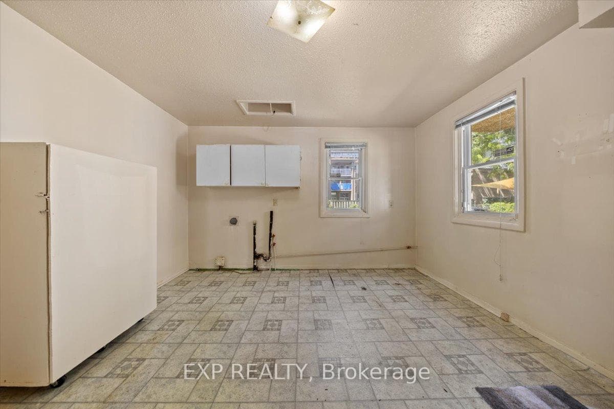 198 Hinchey Avenue photo 13