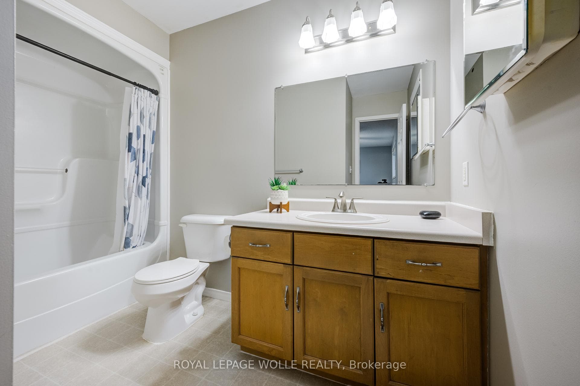 545 Sales Drive photo 26