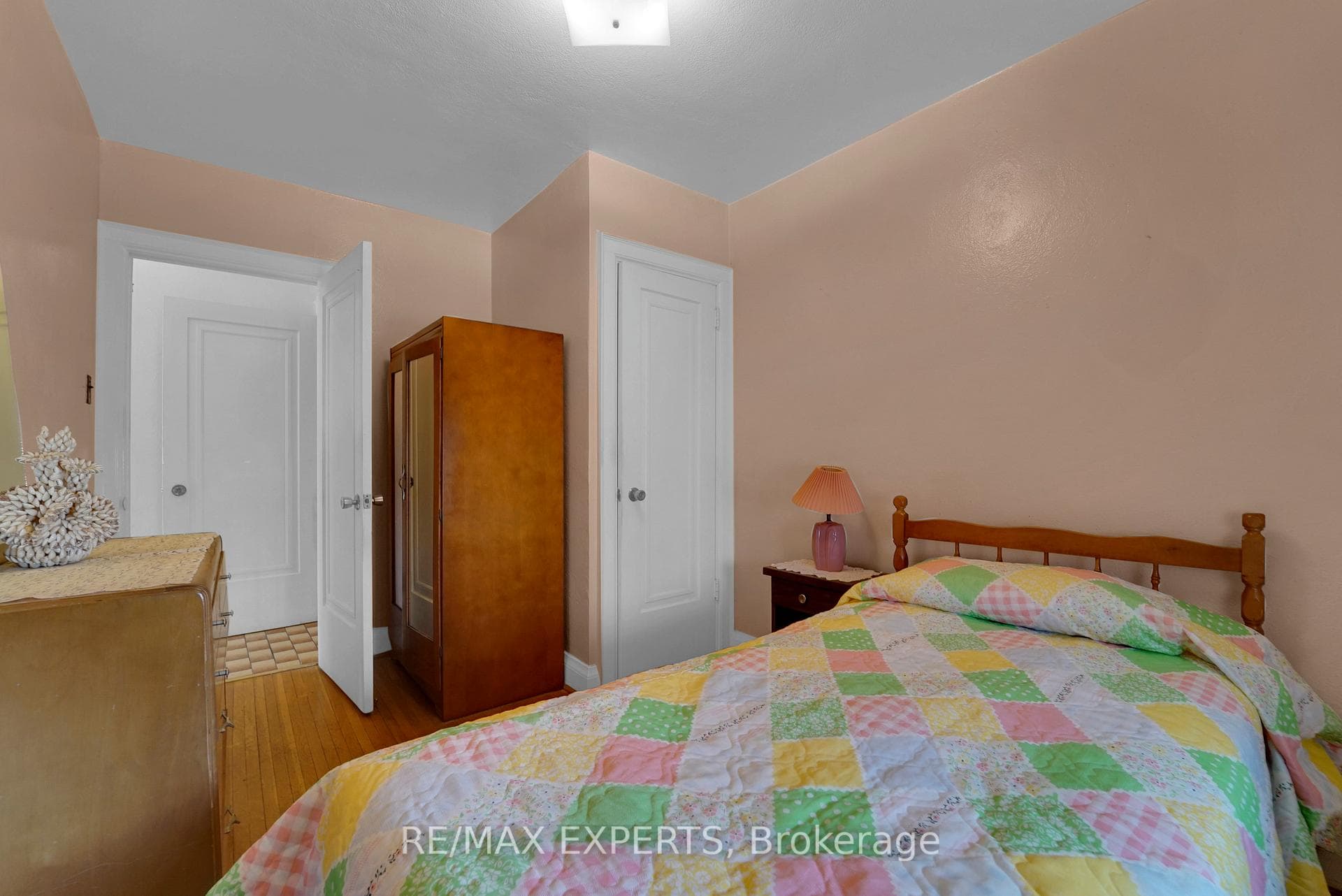 839 Coxwell Avenue photo 19