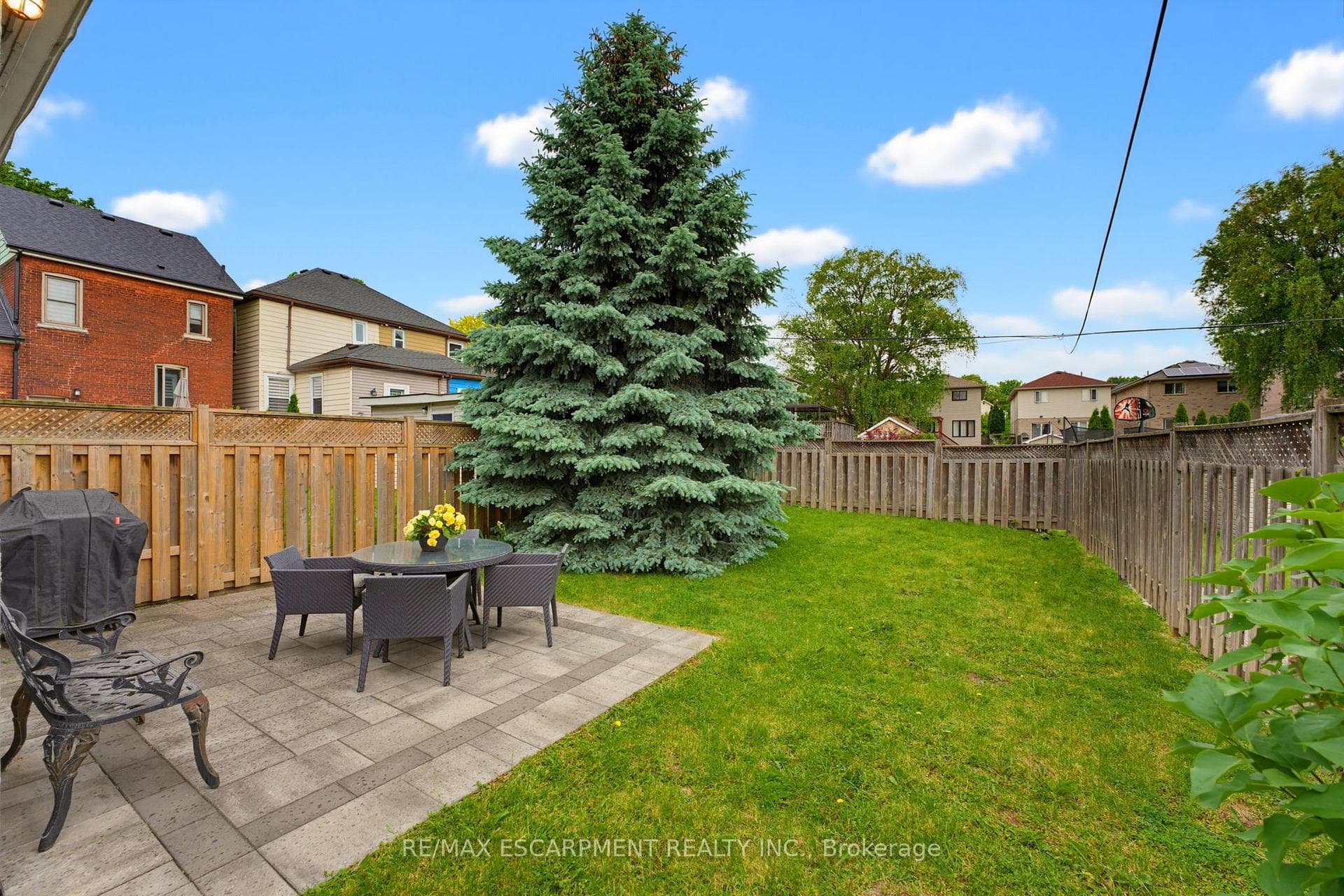 349 John Street photo 18