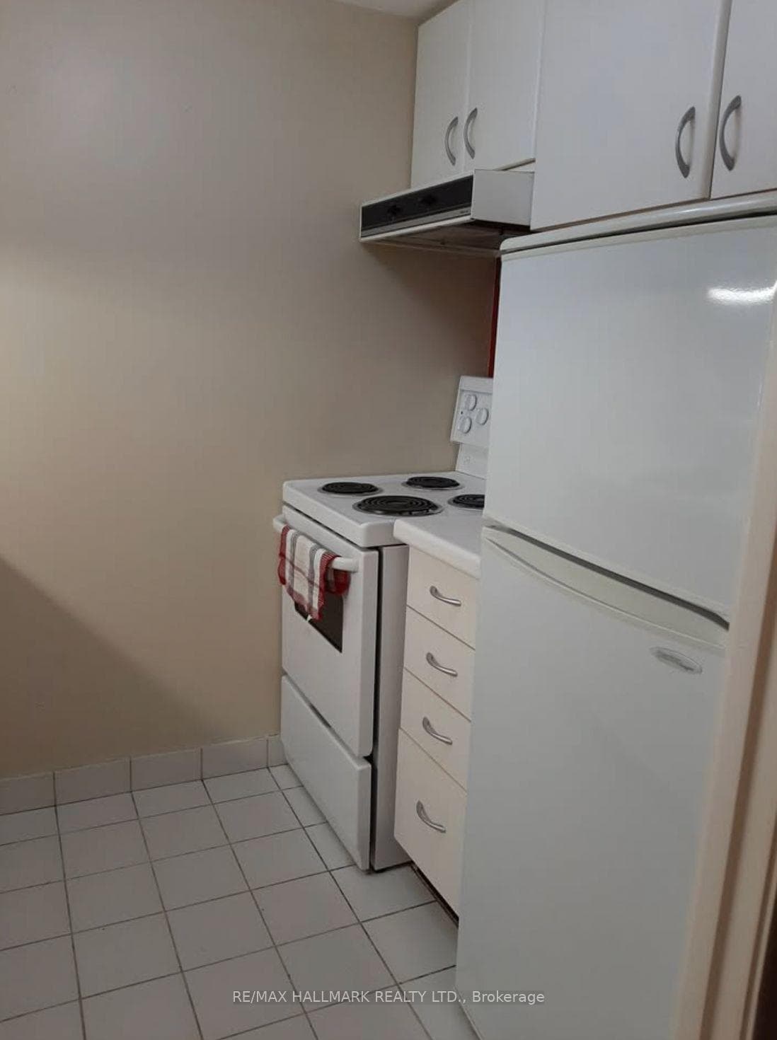 711 Bay Street Unit 821 photo 5